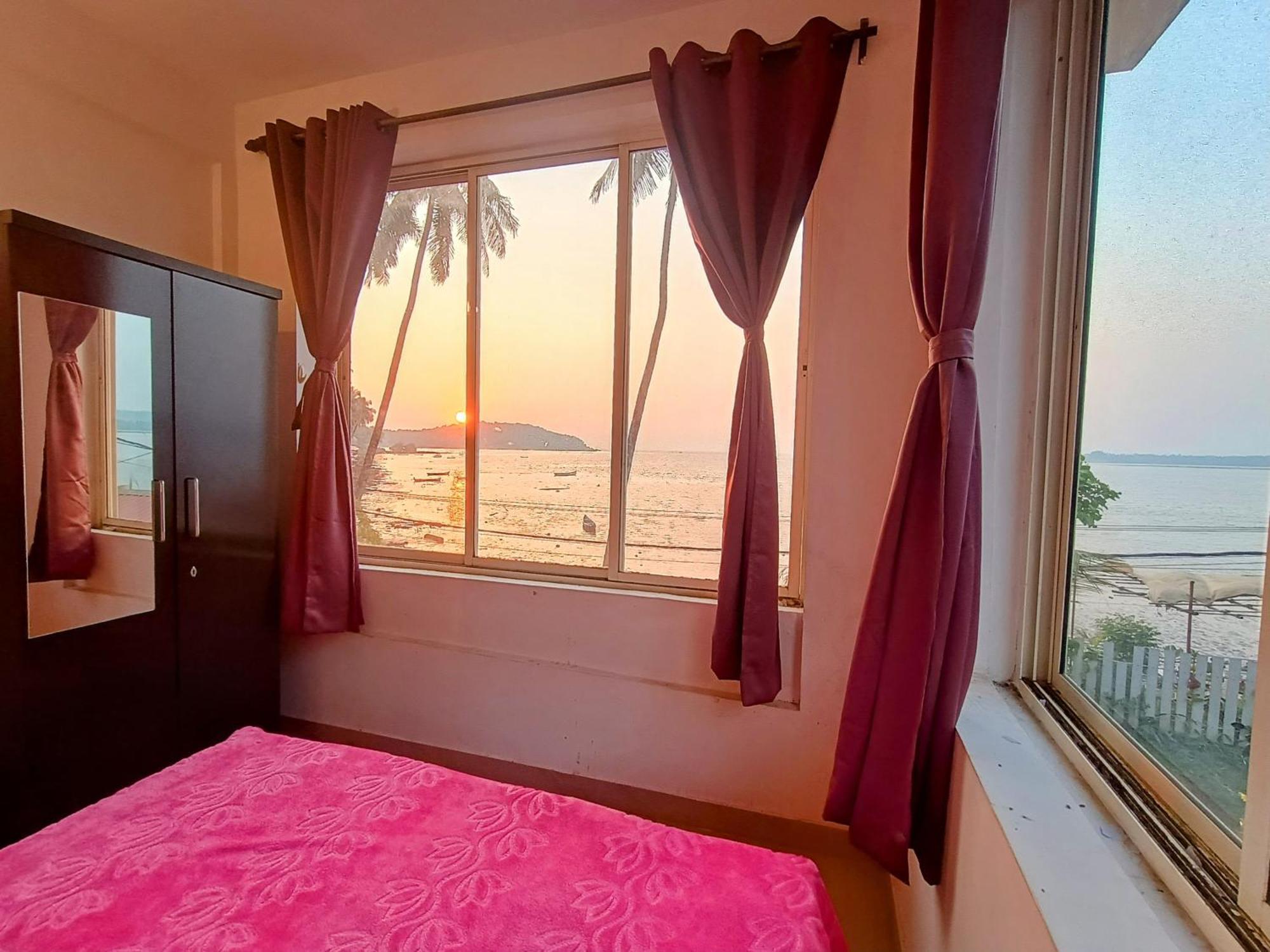 Gs Home On The Bay - Super Sea View Glass Studio Apartment Vagator Exteriör bild