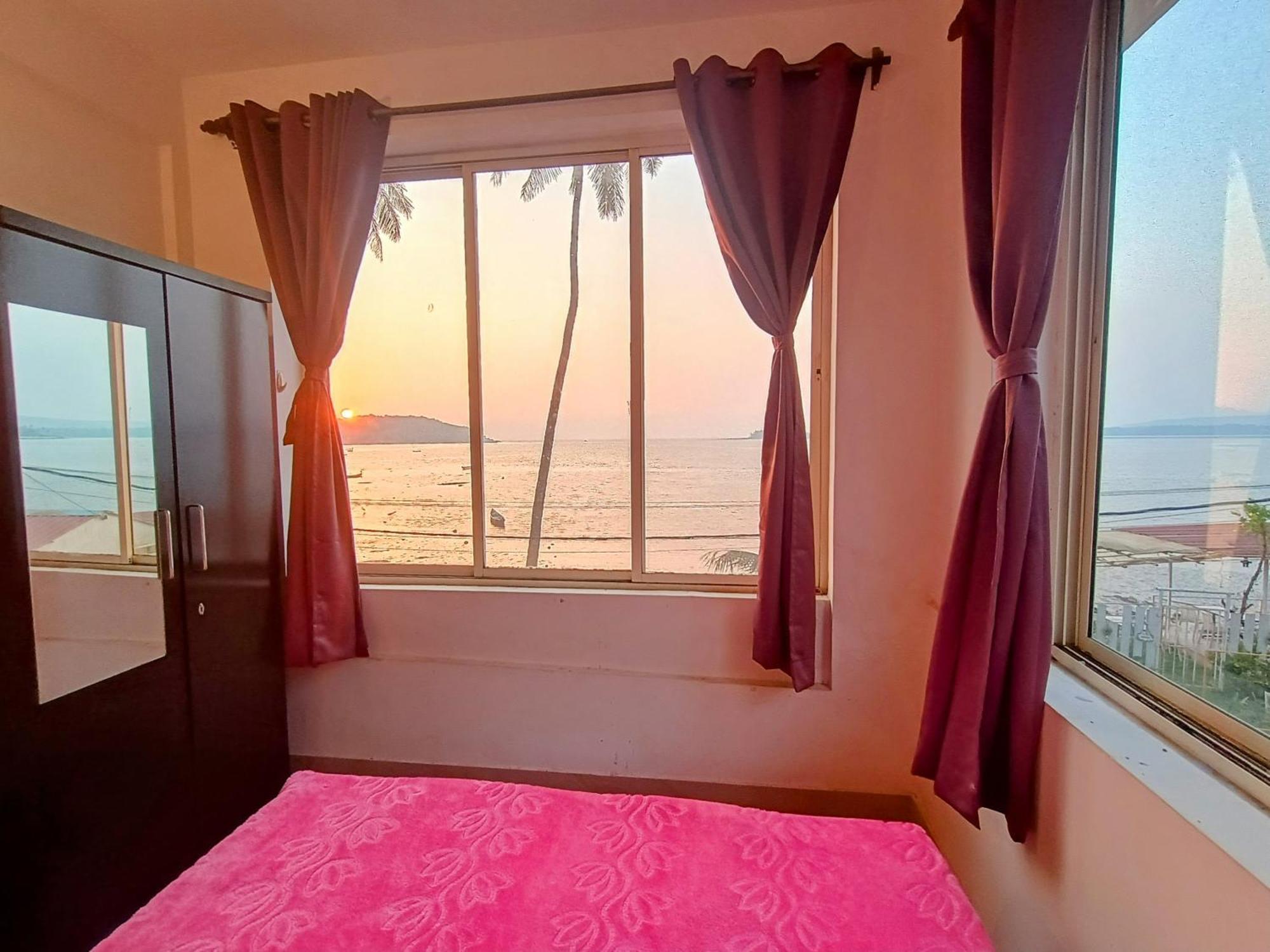 Gs Home On The Bay - Super Sea View Glass Studio Apartment Vagator Exteriör bild