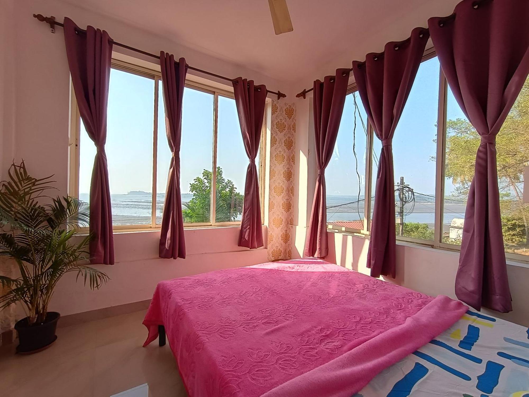 Gs Home On The Bay - Super Sea View Glass Studio Apartment Vagator Exteriör bild