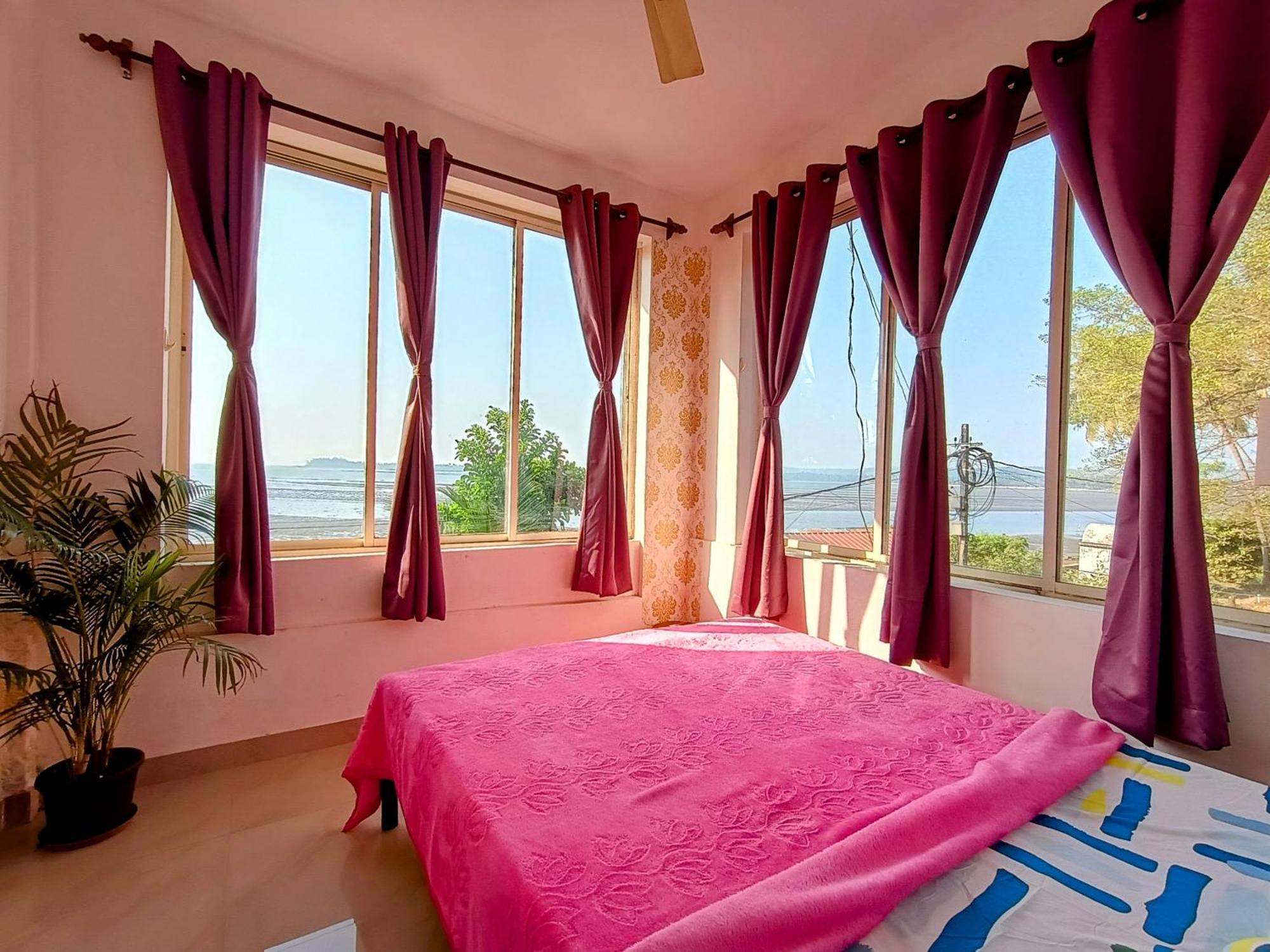 Gs Home On The Bay - Super Sea View Glass Studio Apartment Vagator Exteriör bild